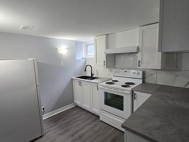 106 Sheldon Ave — Photo 2