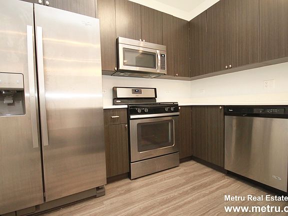 3rd image of 5427 N Broadway #4A