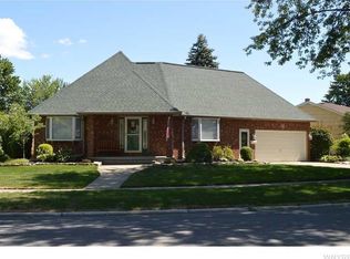 827 Niagara Pkwy, North Tonawanda, NY 14120