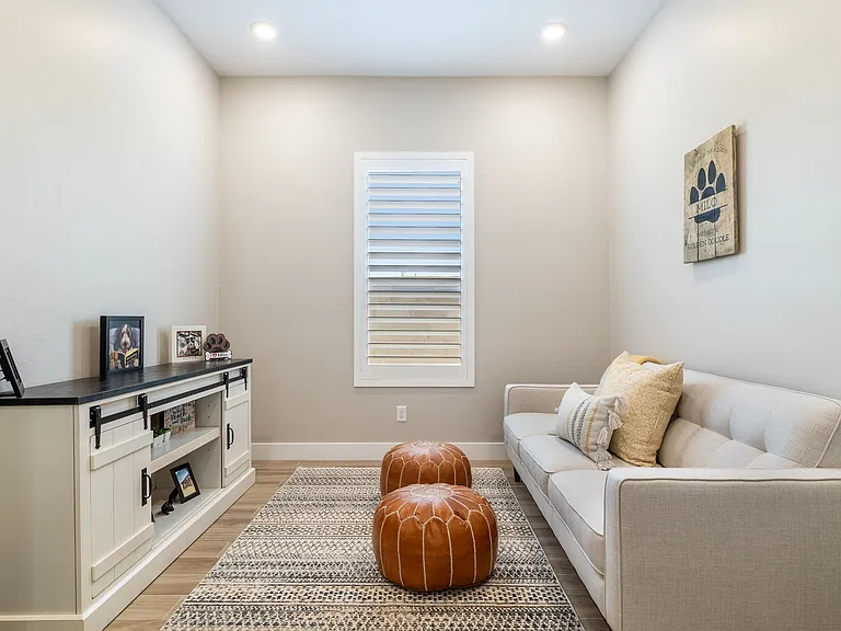 1725 E Questa Dr — Photo 58