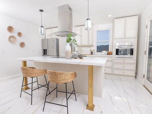 3rd image of 451 Laureles Grade Rd