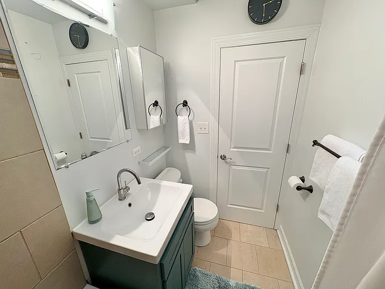 3040 W Diversey Ave — Photo 8