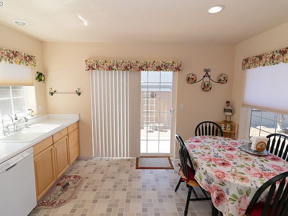 3rd image of 43 Spyglass Ln