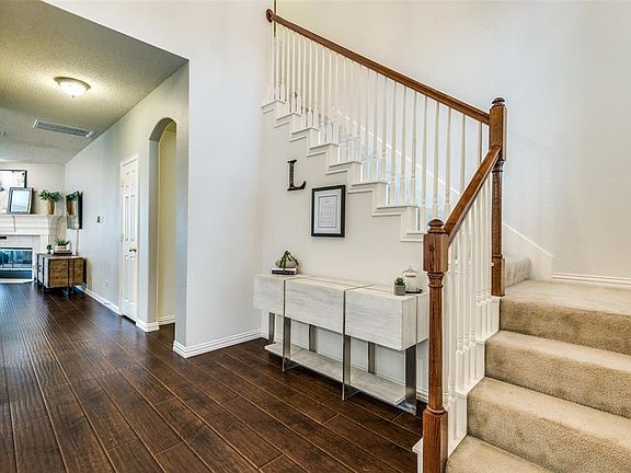 2nd image of 7646 Greenvalley Ln