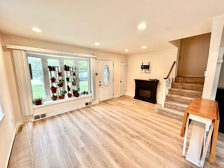 8730 Wissahickon Ave — Photo 4