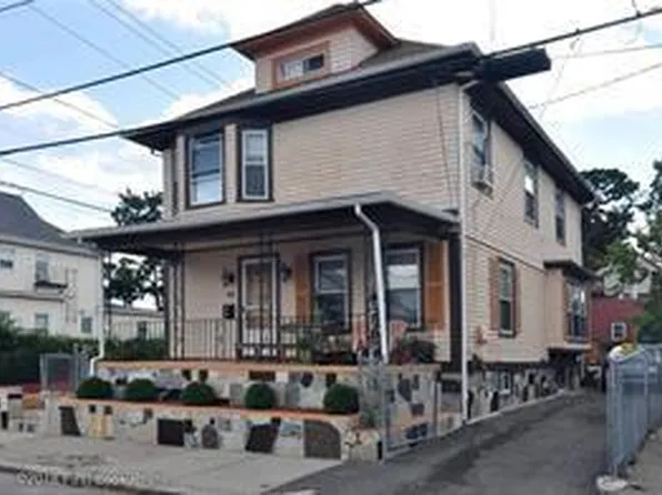 79 Barrows St, Providence, RI 02909