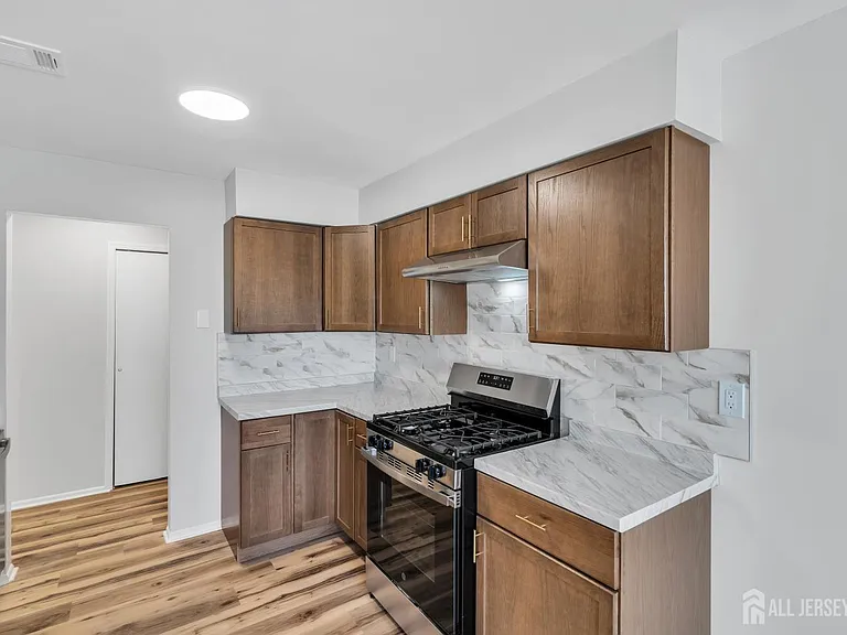 812 Green Hollow Dr — Photo 10