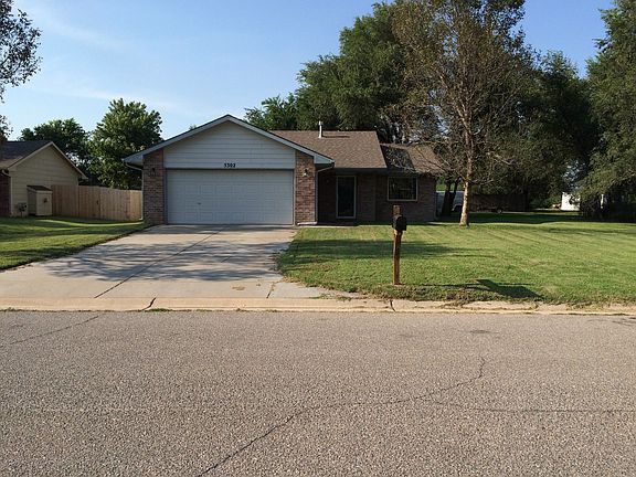 front from 11th looking north