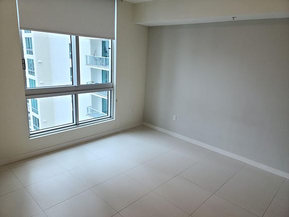 4th image of 300 S Biscayne Blvd #T-3303