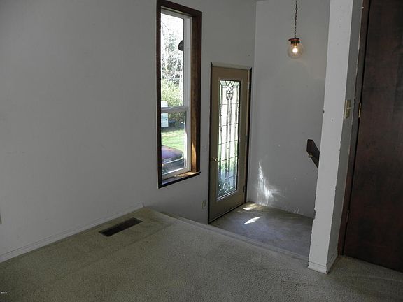 3rd image of 898 N Lamonti Dr