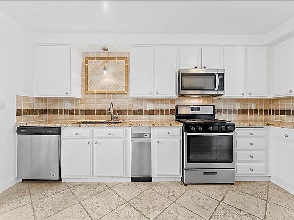 5th image of 392 Coronado Ave APT 1