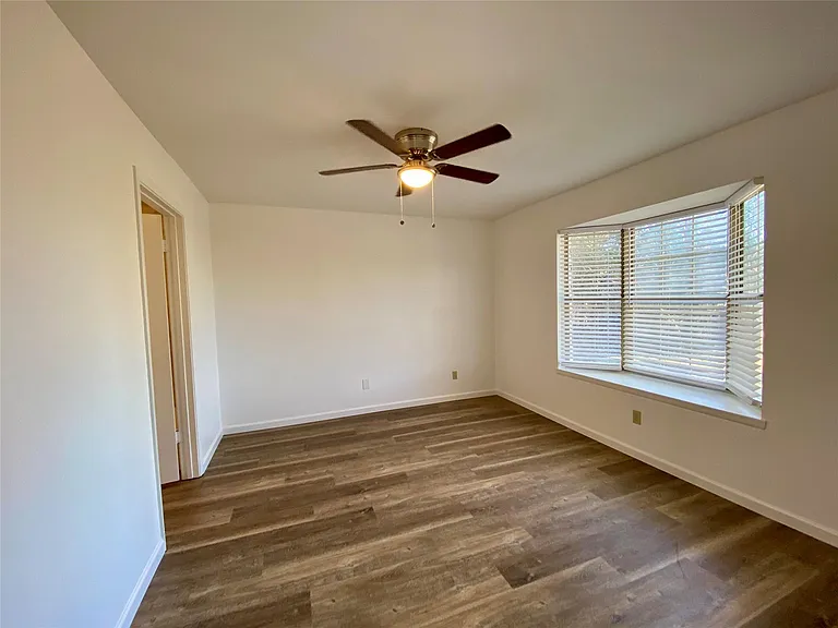 5502 Longhorn Lndg — Photo 10