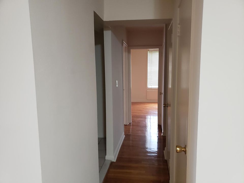 1st image of 8701 Midland Plwy Jamaica Ests