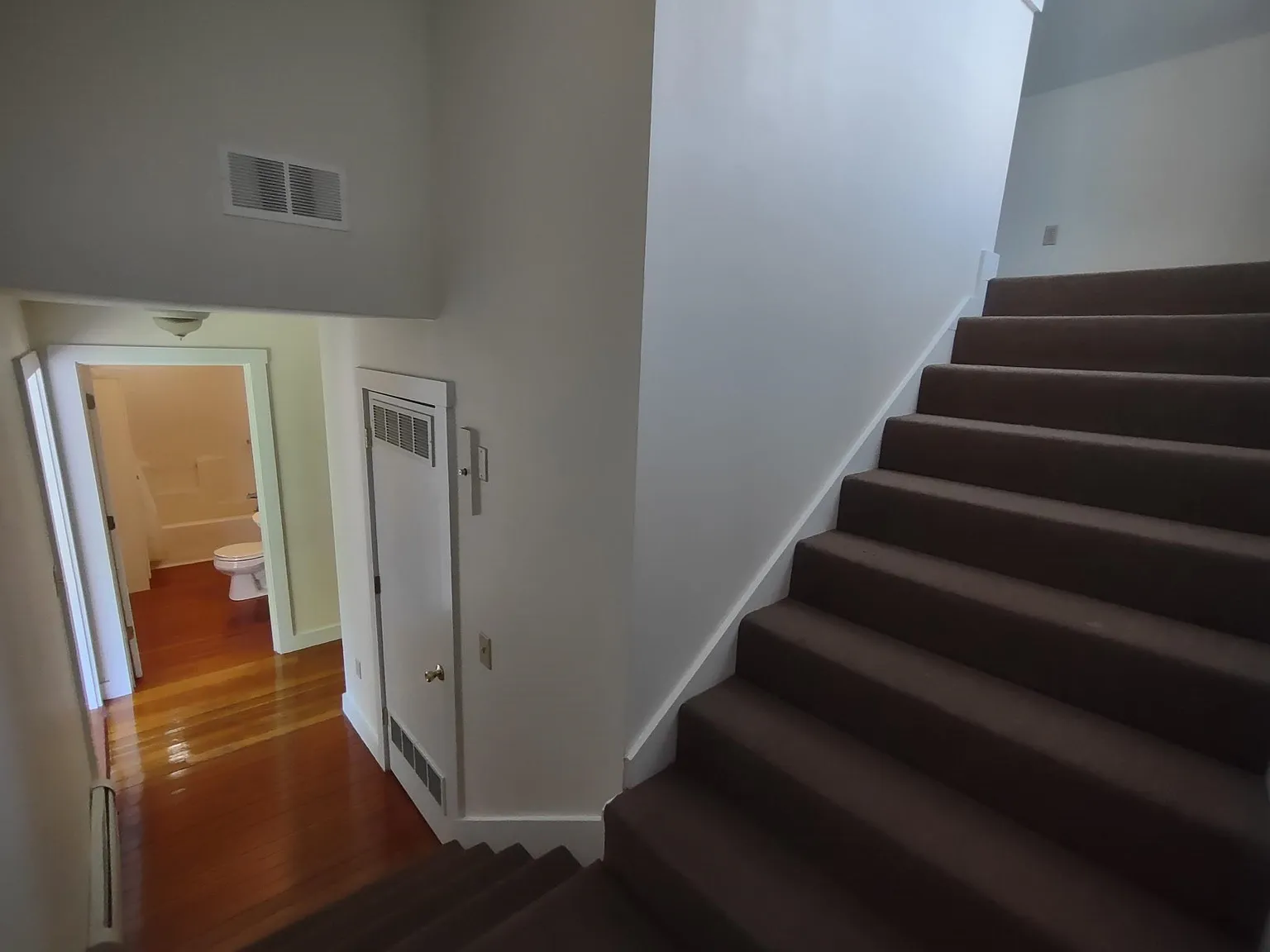 2 bed, 1.0 bath, 13862 sqft, $1,750 — Photo 4