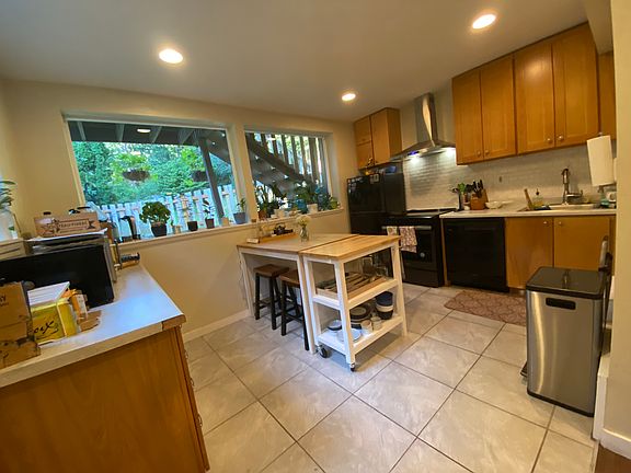 3rd image of 10420 NE 190th St