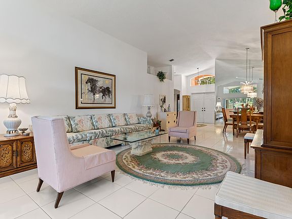 5th image of 7414 Lugano Dr