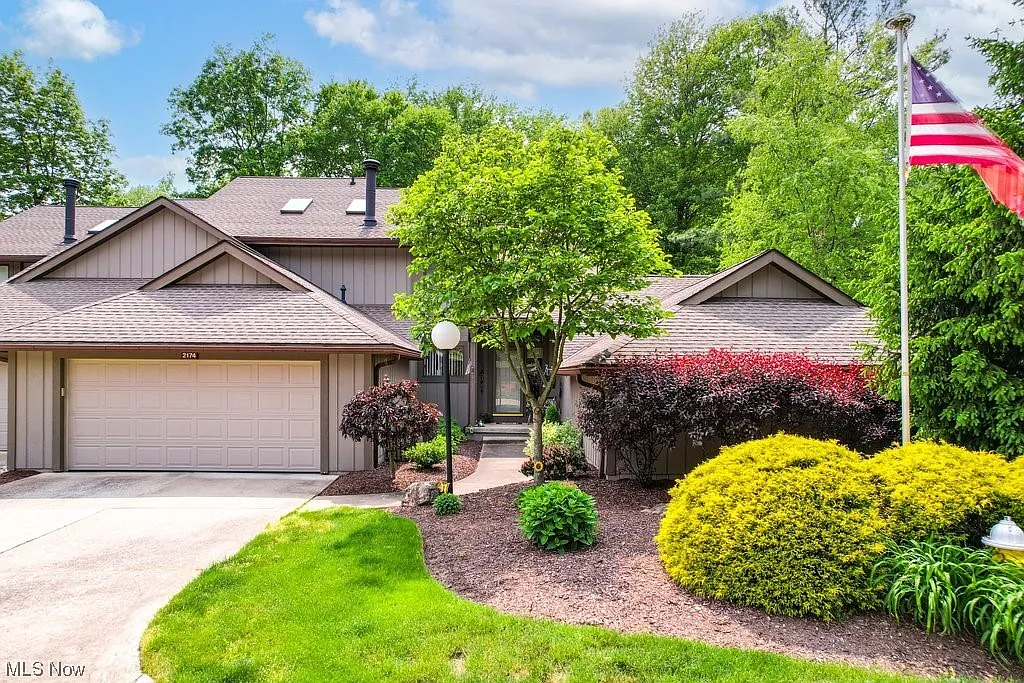 2174 Stone Creek Trl photo 1