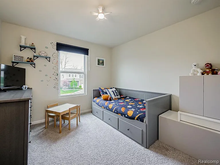 8640 Quincy Dr — Photo 16