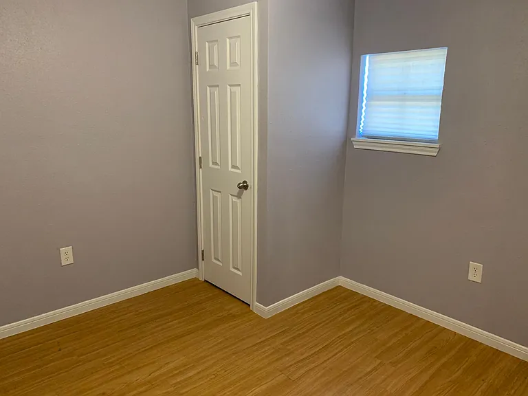 719 W Orleans St #B — Photo 13