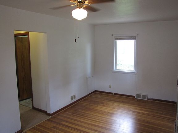 3rd image of 708 Pearl Ave