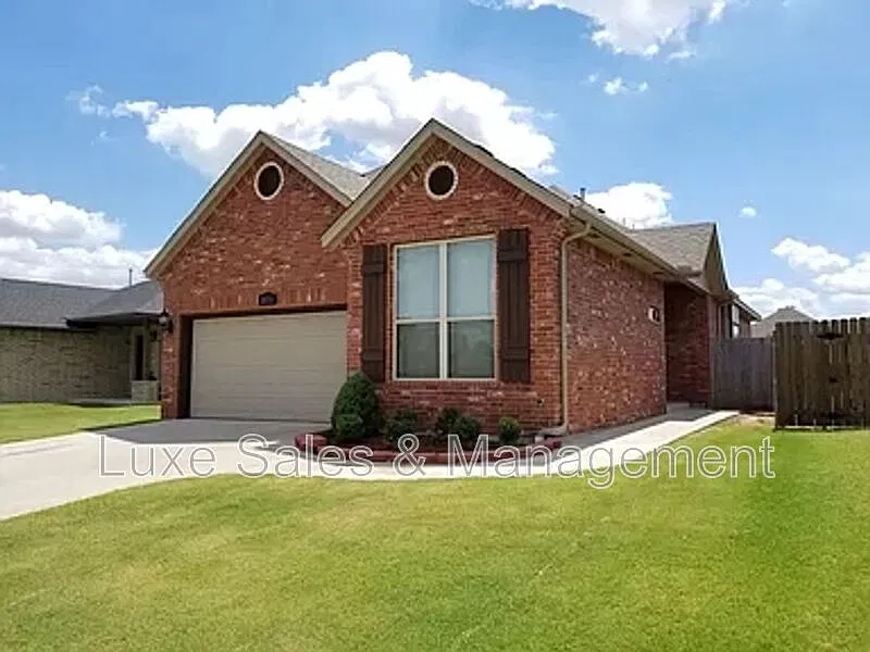 901 Heather Ln