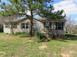 296 Country Ln, McDade, TX 78650
