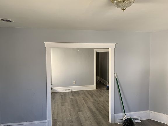 3rd image of 111 N Kentucky Ave