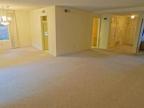 4th image of 19828 Ave Of The Oaks
