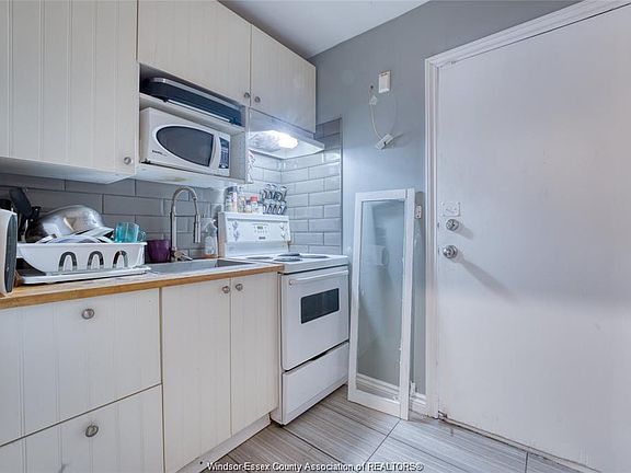 2nd image of 41 Giles Blvd E