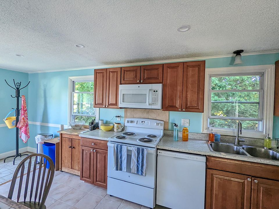 42 Renfrew Ave, Middletown, RI 02842 Zillow