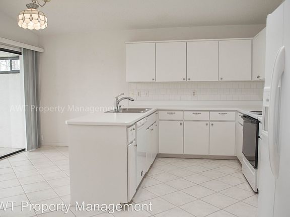 4th image of 27 Lago Vista Pl