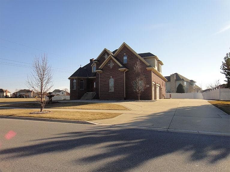 2nd image of 1940 Briarwood Cir