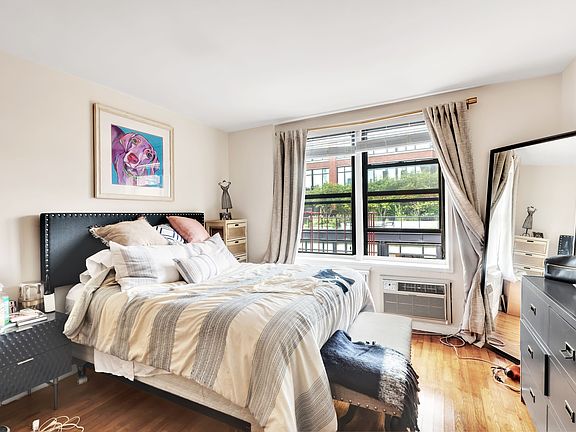 2nd image of 165 Christopher St APT 4G