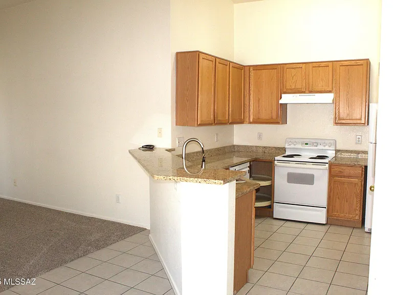 1653 E Saint Apollonia St — Photo 8
