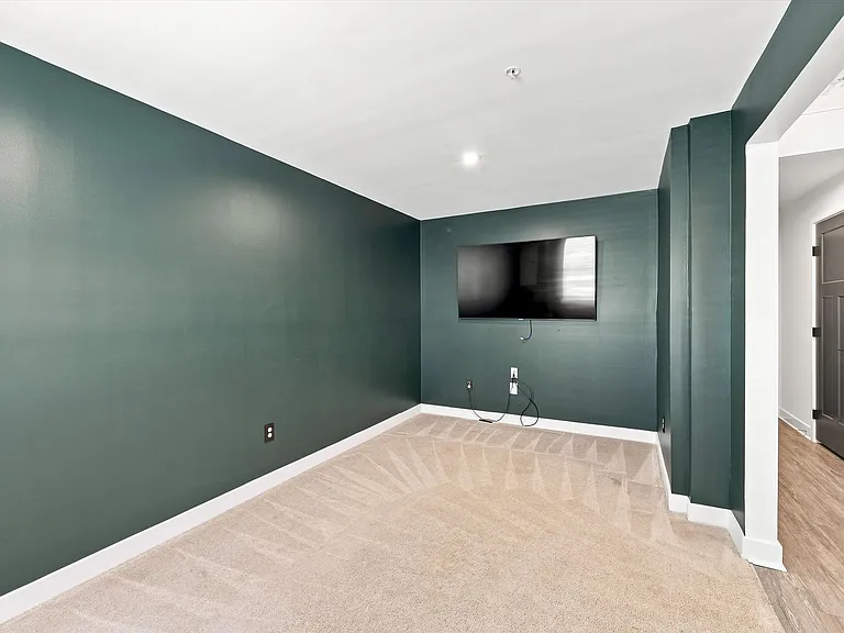 523 E Union St — Photo 2