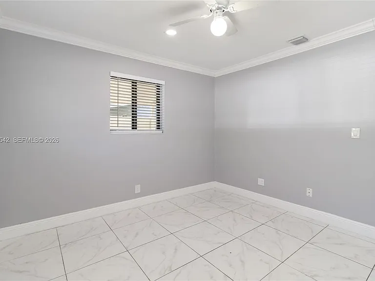 913 SW 49th Ave — Photo 21