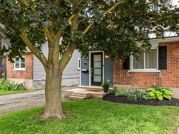 5th image of 32 Simcoe St