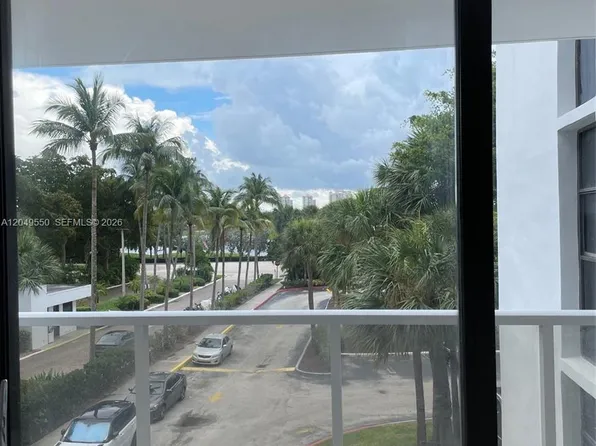 3731 N Country Club Dr, Aventura, FL