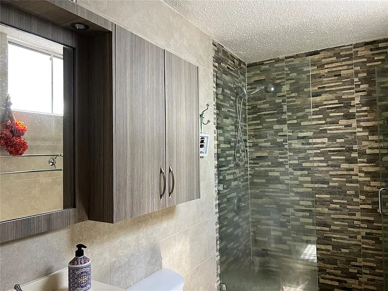 SB 30 La Mansion — Photo 7