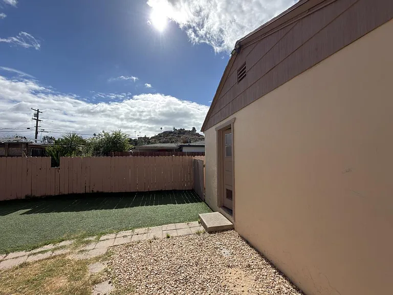 986 Merritt Dr — Photo 21