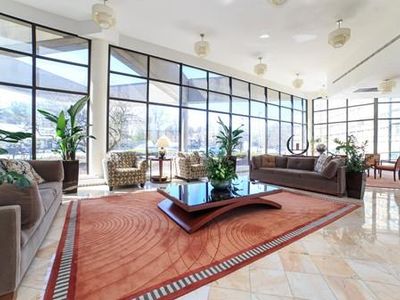 250 Hammond Pond Pkwy APT 214N, Newton, MA, 02467