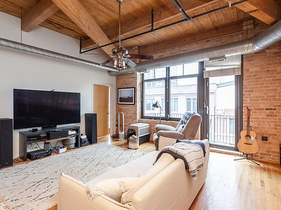 2nd image of 625 W Jackson Blvd APT 813