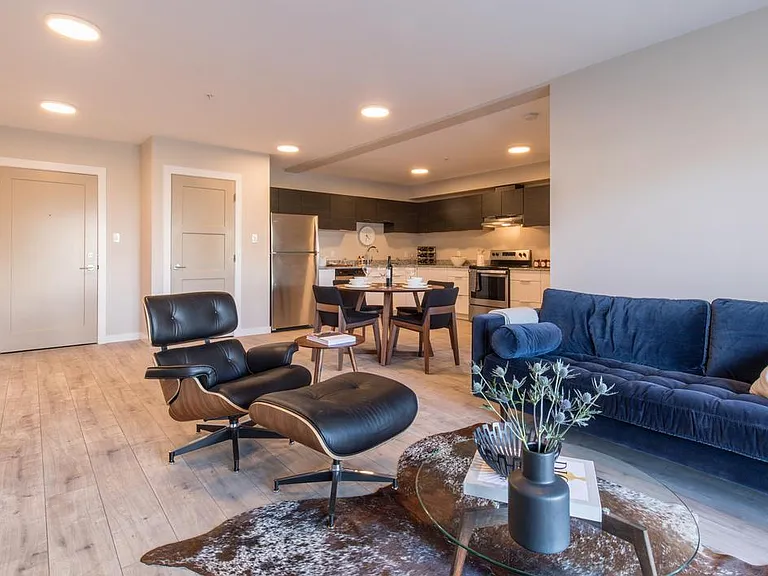 2036 Island Hwy S — Photo 12