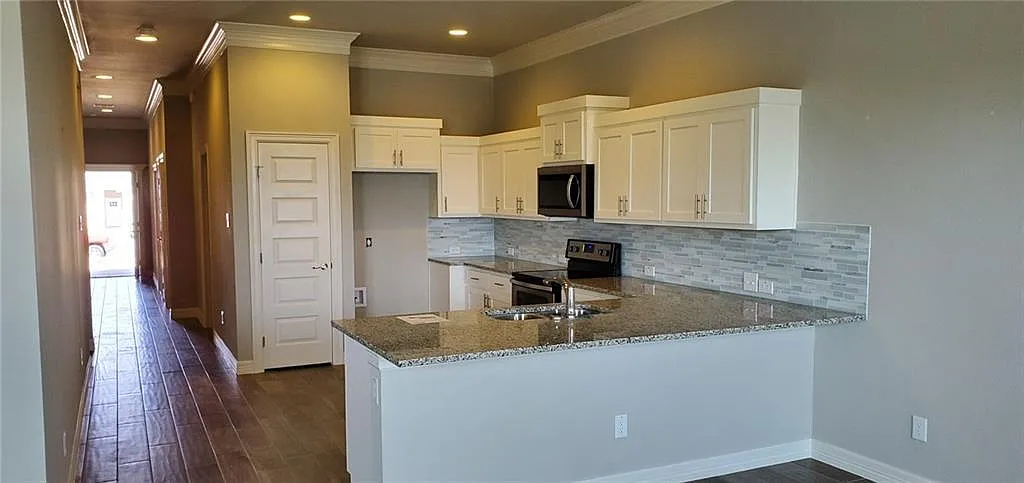 3 bed, 2.0 bath, 1561 sqft, $1,650 — Photo 3