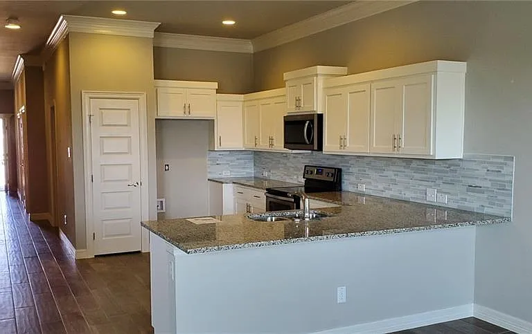 100 Bailey Kay Ct #B — Photo 3