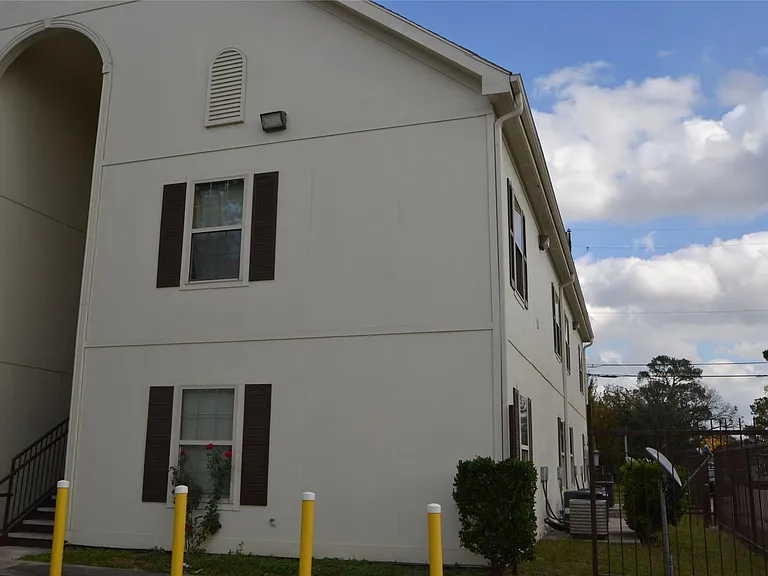 304 Dell Ct #6 — Photo 33