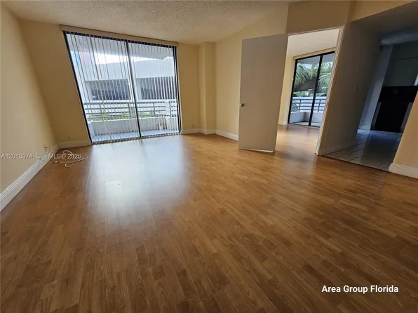 3300 NE 191st St APT 318, Aventura, FL 33180