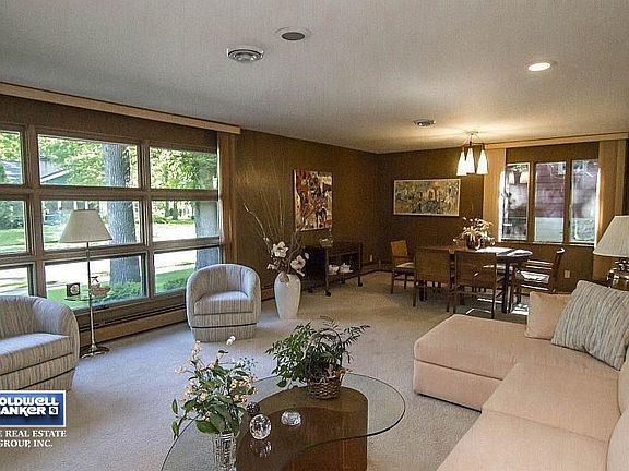 living room/dining room