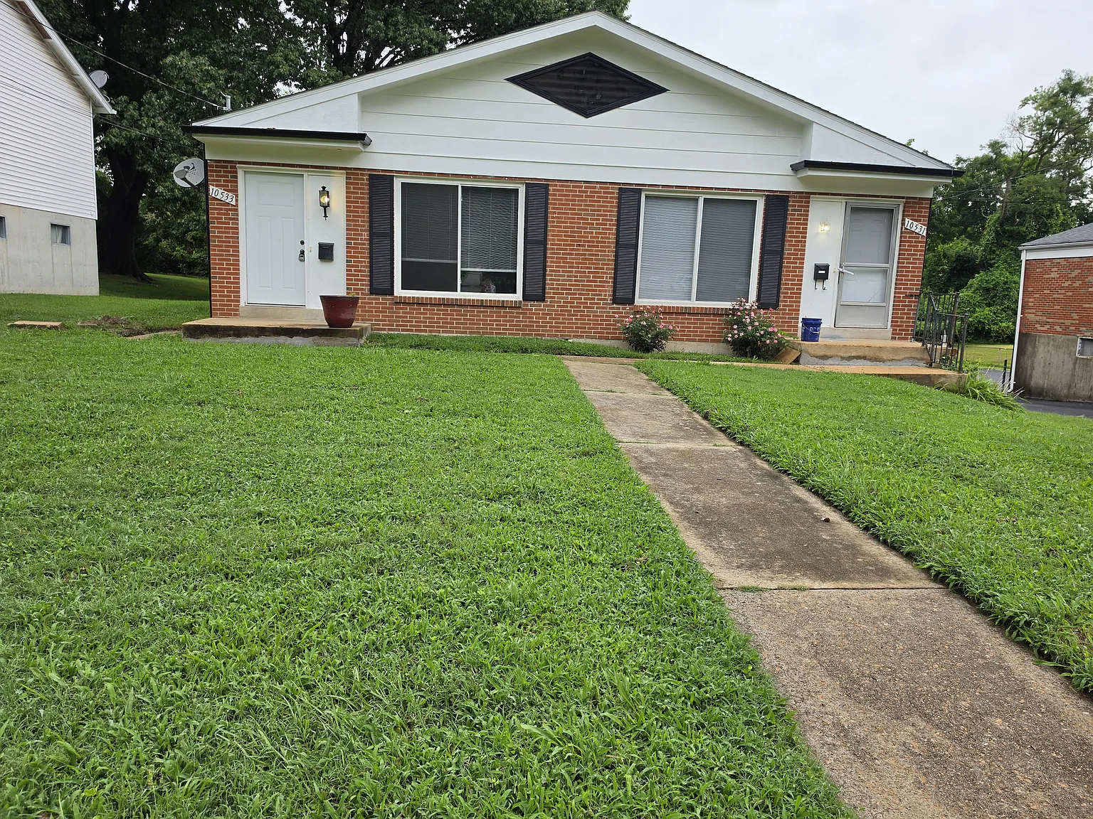 2 bed, 830 sqft, $1,100 — Photo 1