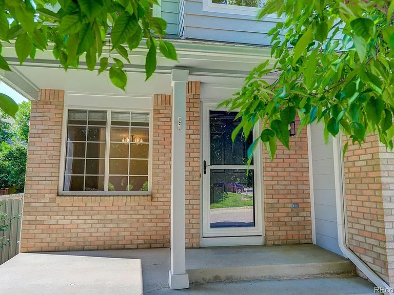 1328 Amherst St — Photo 3